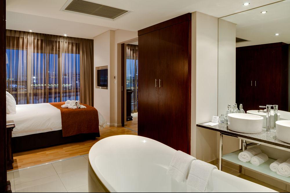 Protea Hotel By Marriott Transit O.R. Tambo Airport Kempton Park Exterior foto