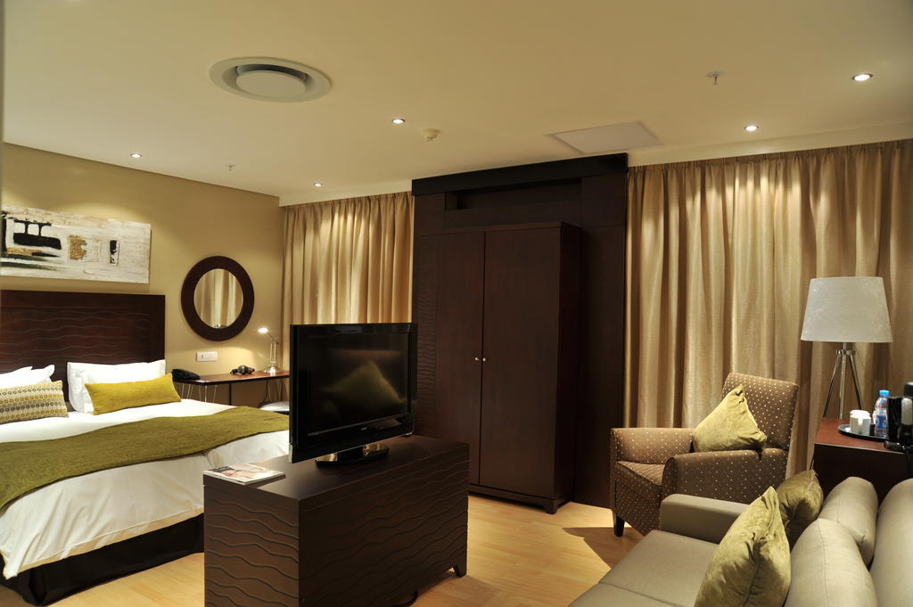 Protea Hotel By Marriott Transit O.R. Tambo Airport Kempton Park Exterior foto