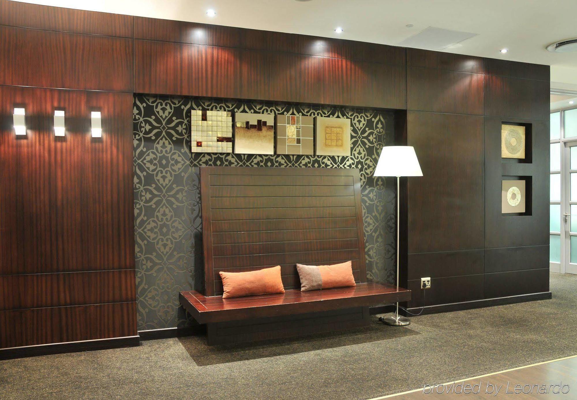 Protea Hotel By Marriott Transit O.R. Tambo Airport Kempton Park Exterior foto