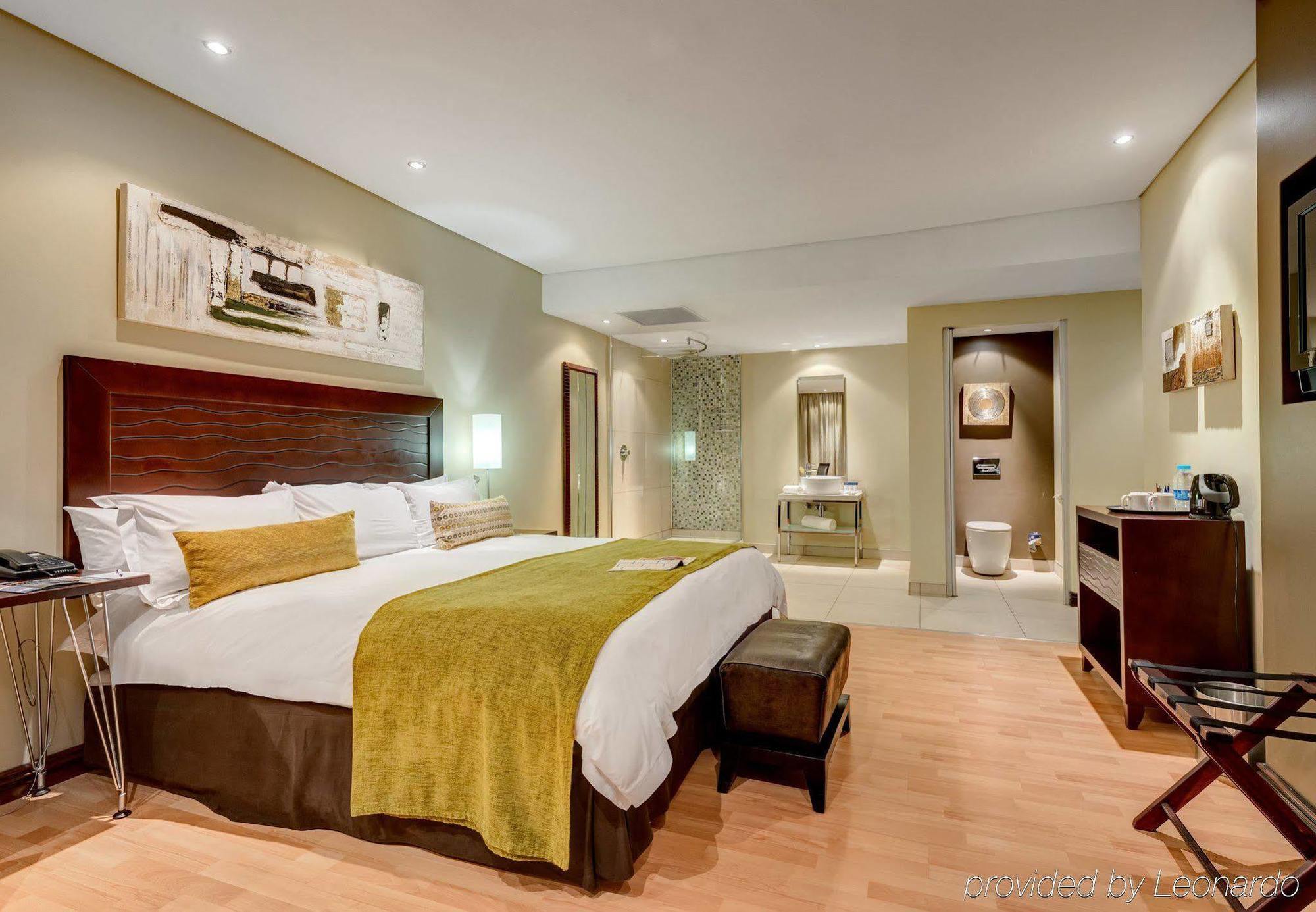 Protea Hotel By Marriott Transit O.R. Tambo Airport Kempton Park Exterior foto