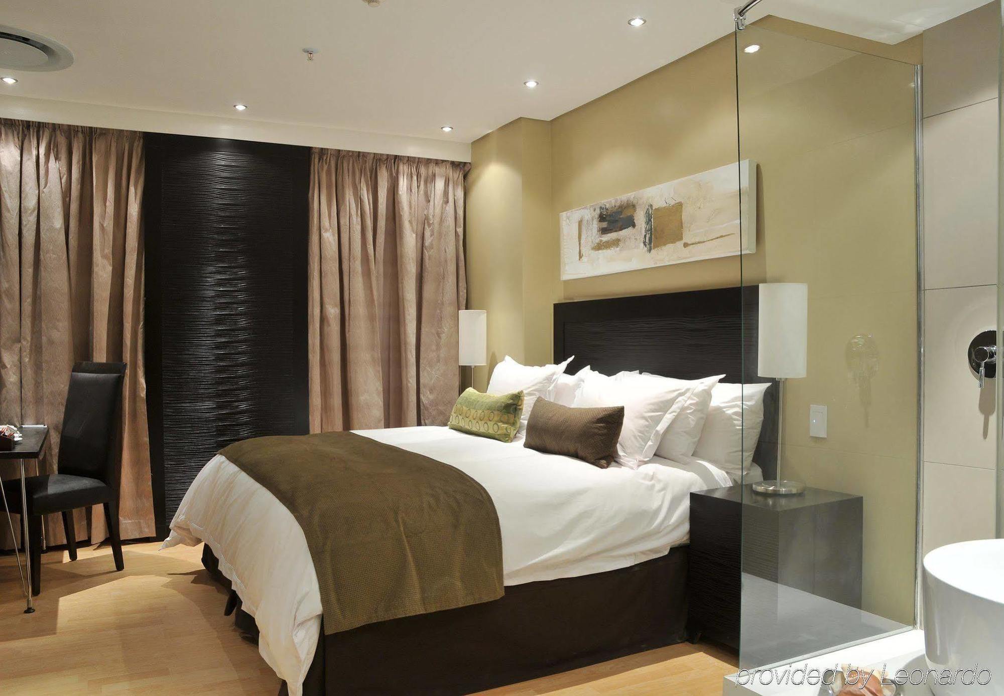 Protea Hotel By Marriott Transit O.R. Tambo Airport Kempton Park Exterior foto